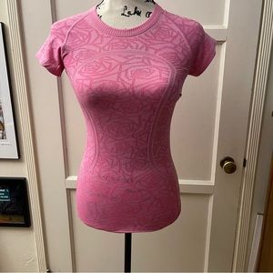 🎉HP🎉 Like New OG Lululemon Swiftly Tech Short Sleeve
